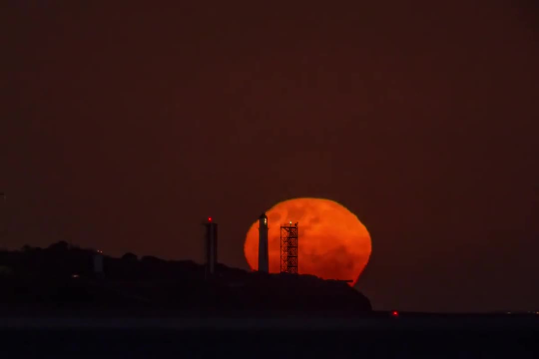 Time Lapse Full Moon Rise Behind Queenscliff Lighthouse