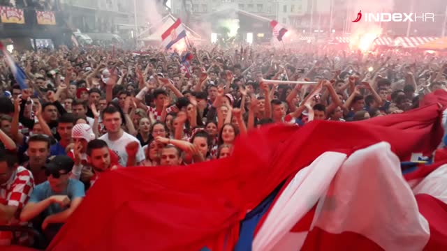 Velika hrvatska zastava na Trgu