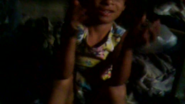 Crianca Fazendo pose no video