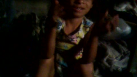 Crianca Fazendo pose no video