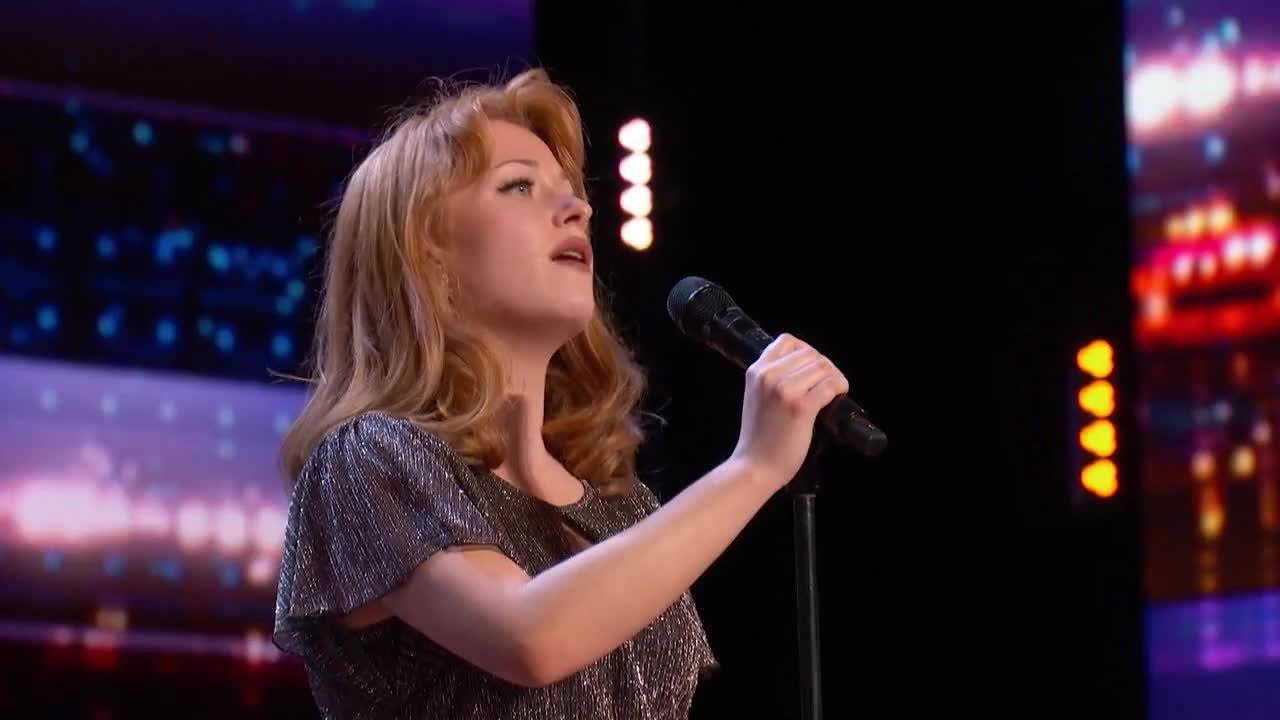 Meriss Aria uses 10 voice to sing "Somewhere Over the Rainbow.on America has got Talent