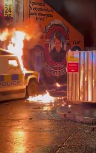 Explosives thrown at Police Vehicle in Belfast