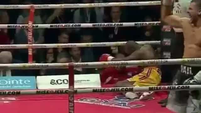 Bokserska legenda u komi nakon brutalnog nokauta: Doktori mu se bore za život