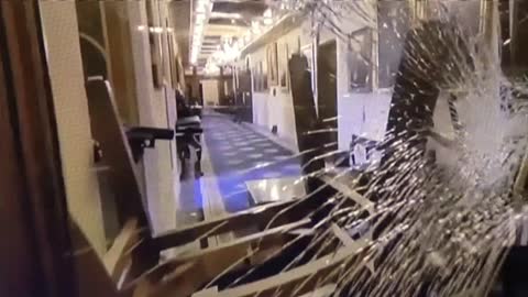 The officer did NOT warn Ashli Babbitt by all accounts