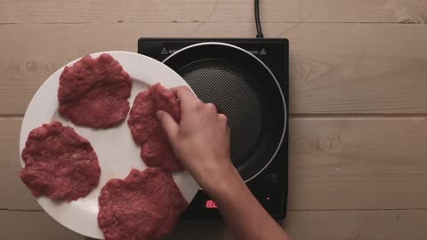 JUICY KETO BURGERS! 🍔 Peanut Satay Bun-less Burger