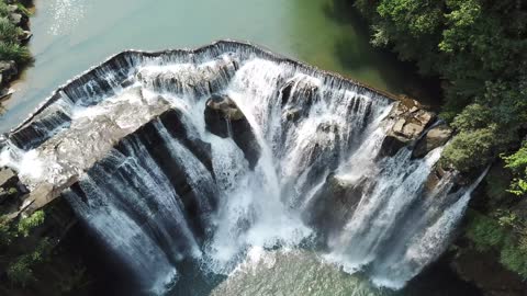 Vista aérea das mais belas cachoeiras do mundo