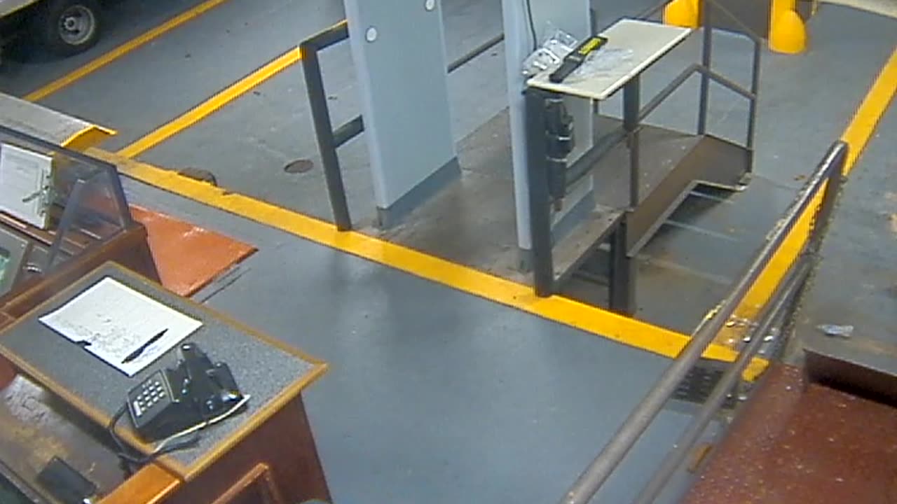 3205LHOBBACStLoadingDock_2021-01-06_15h39min50s867ms.mp4