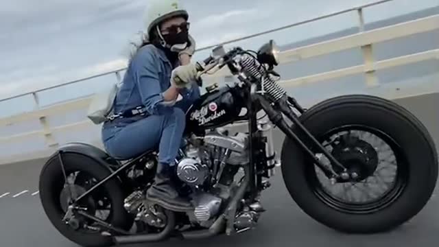 Smokin' hot Japanese bikers ladies!