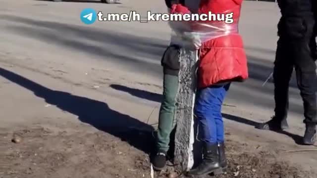 Ukraine: women tied to pole