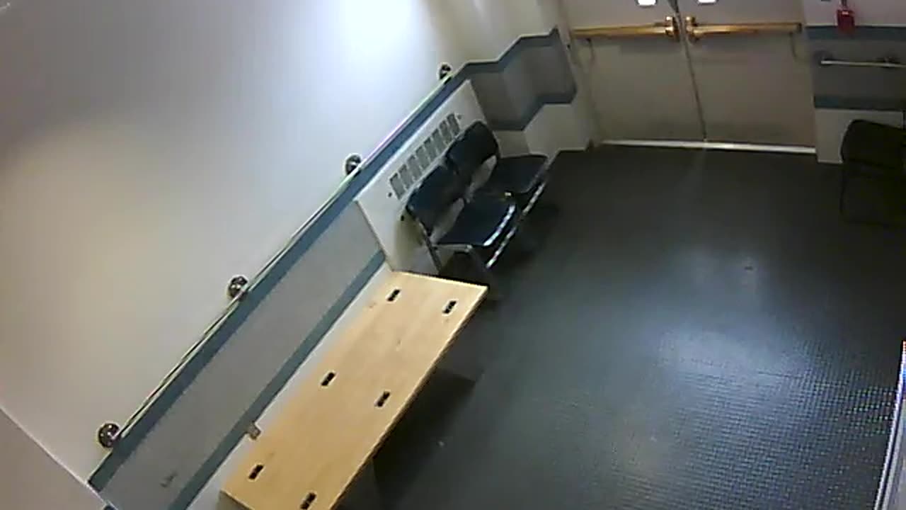 1657HQOB02PrisonerProcessingLobby_2021-01-06_12h40min00s610ms.mp4