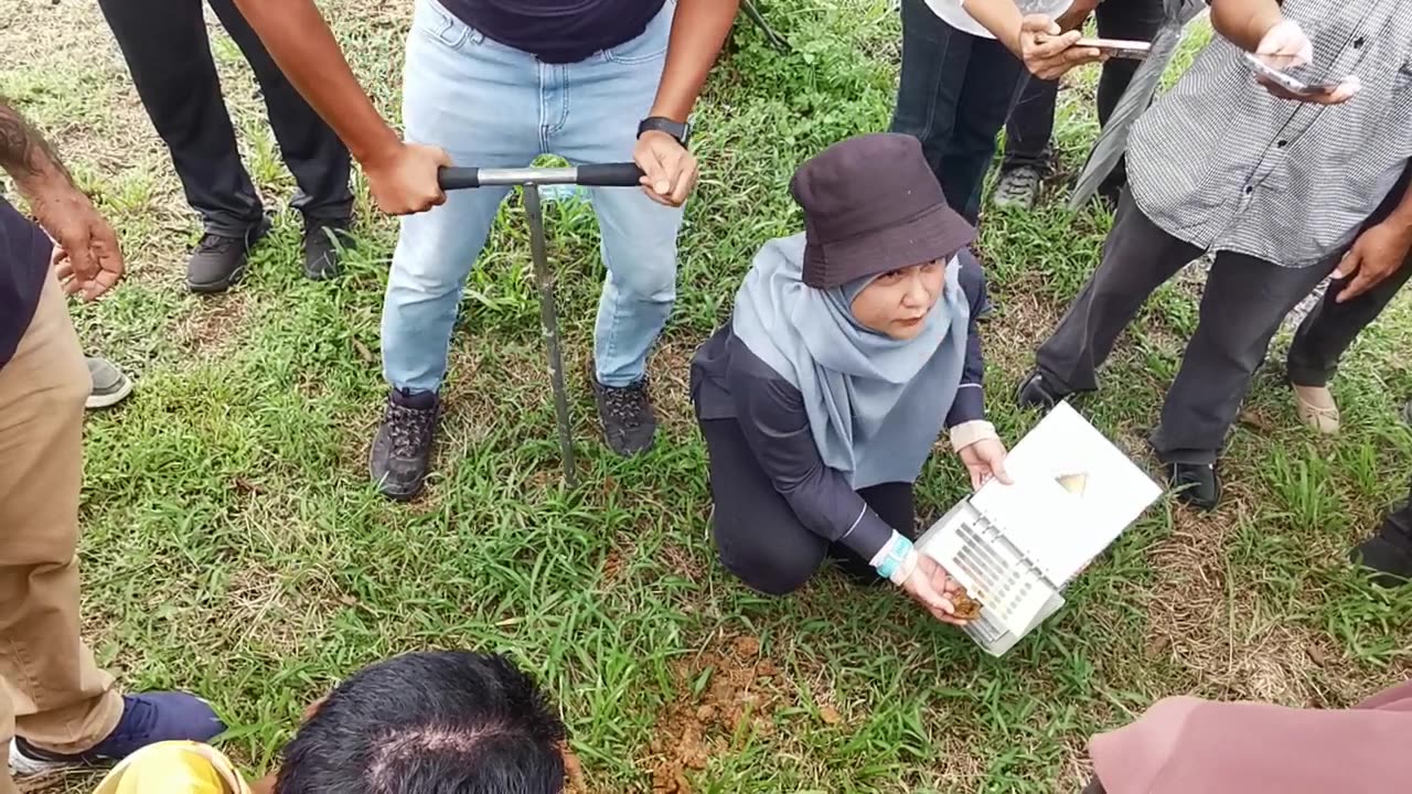 P12 Guna Auger Dapatan Sample Untuk Analisa Tanah, Kalumpang, 26 Jun 2024