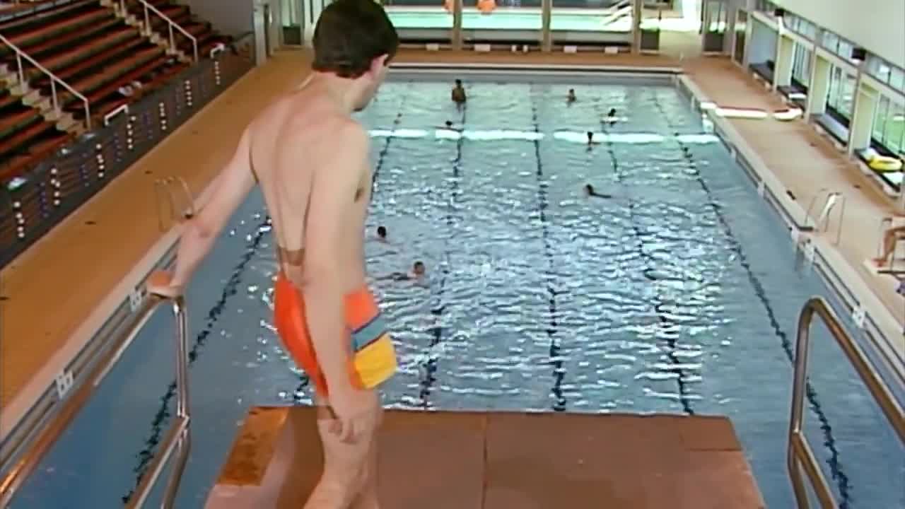 Mr Bean funny video tries goes swimming