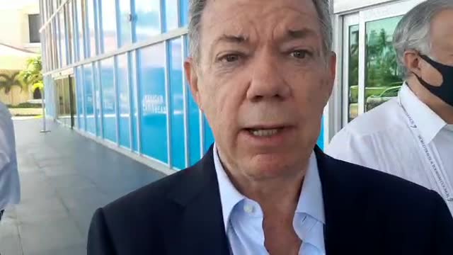 Expresidente Santos insistió en más acceso a las patentes de las vacunas