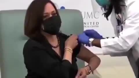 Watch Kamala Harris pretend to get the VAXX