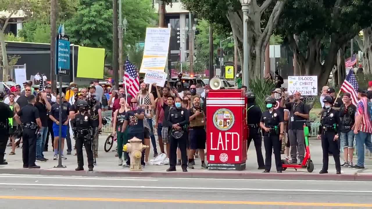 LAPD BACKS UP Patriots vs ANTIFA