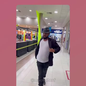 HUMOR - Michael Jackson Brasileiro fazendo Moonwalker no Shopping