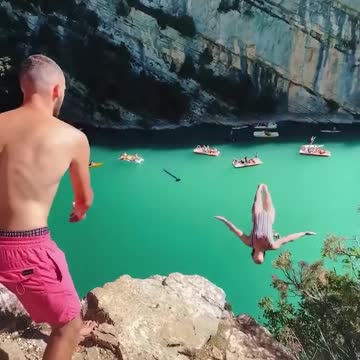 Hotest 🔥 girl on planet 🌎 she is brave too