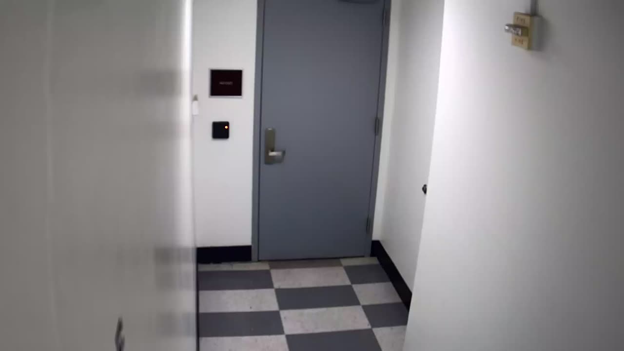 6149RHOBG3G301CStairwayLobbyEntry_2021-01-05_17h20min01s720ms.mp4