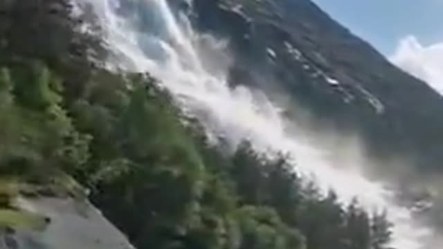 landslide dangerous rock slide avalanche