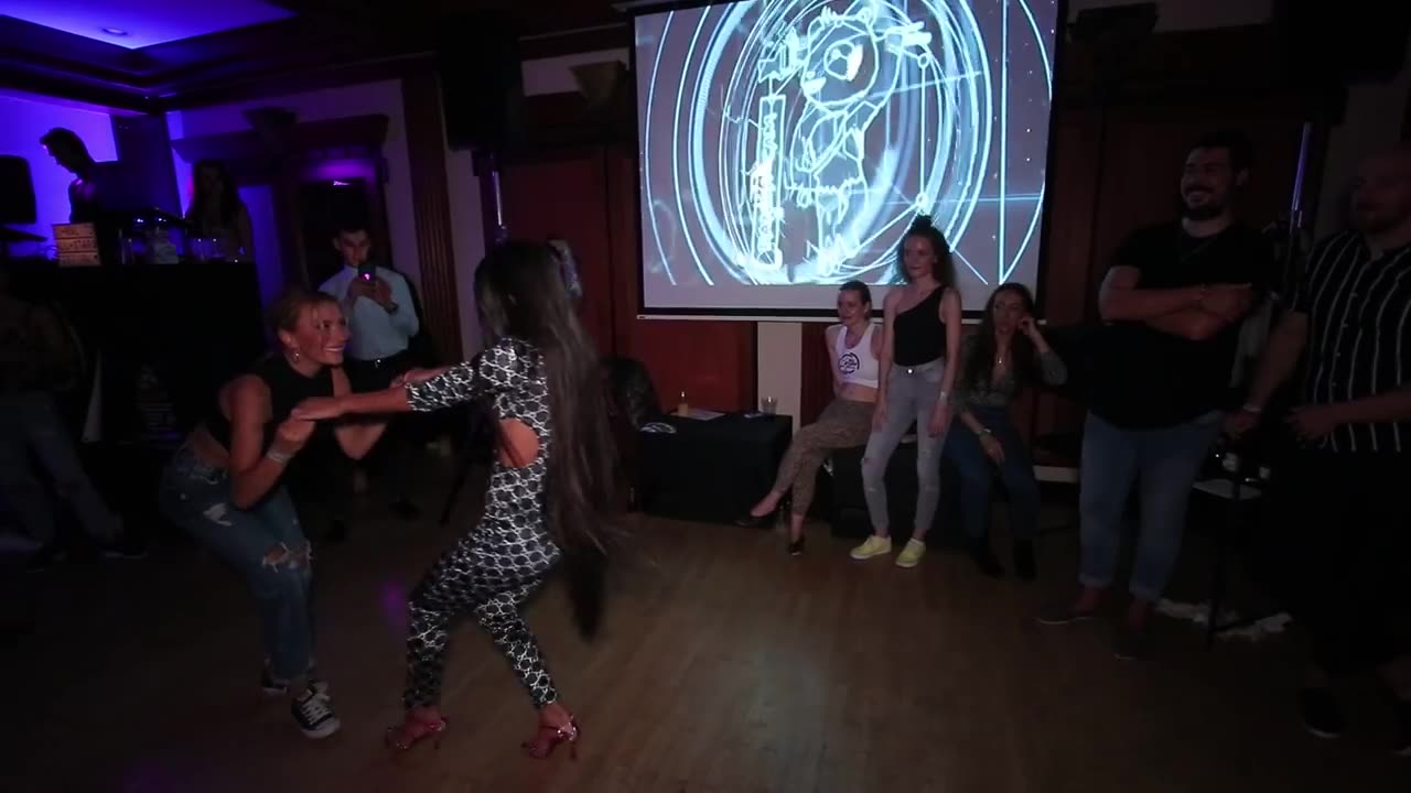 TWO GIRLS DANCING -COUPLE