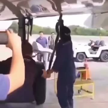 EKE REAL Snakes on a plane!