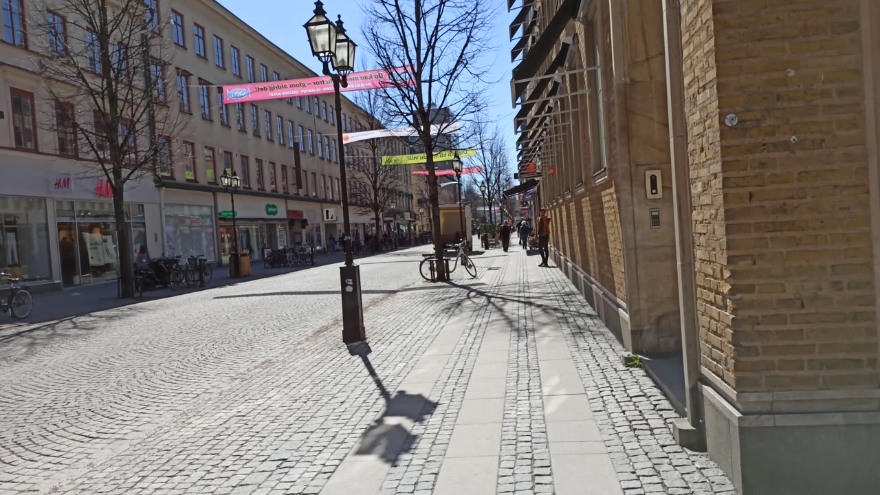 Från Drottninggatan, invid Nikolai kyrka till Krämaren. Örebro 21 April 2022