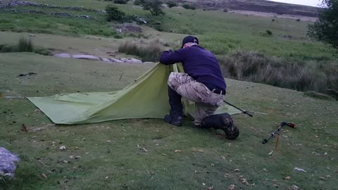 Putting in the trekking pole. Hiking pole. Lanshan 2. Lightweight tent.