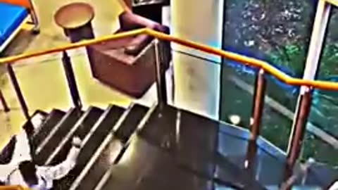 "HEY WAIT! ARE THEY DEAD?!?"😳🚑🏥