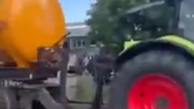 Dutch farmers prepare their own water cannons for police