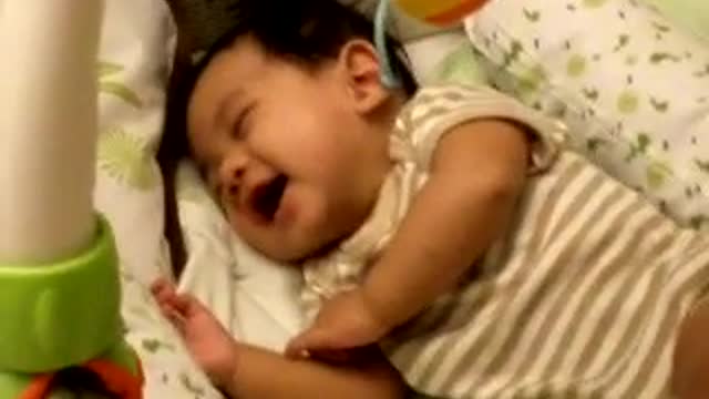 What a good dream baby is even laughing.kkk