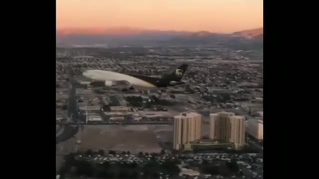 在空中不動的飛機 1