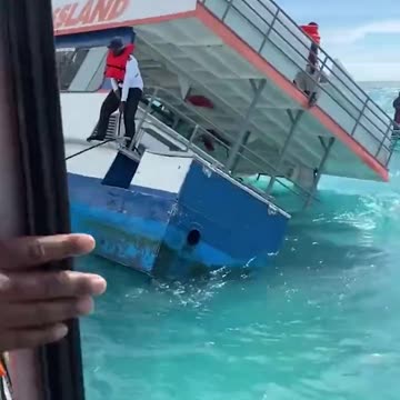 1 dead, 2 hospitalized after boat capsizes near Blue Lagoon Island, Bahamas.