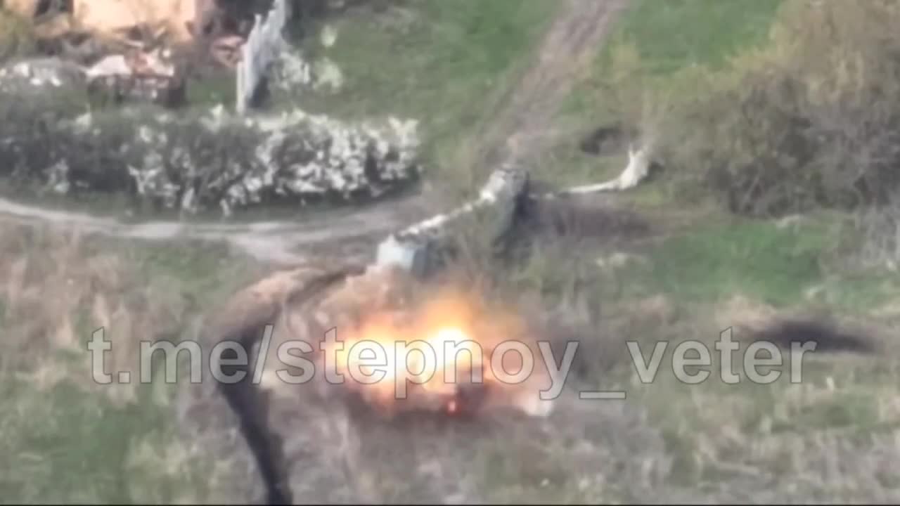 Ukraine War - Russian tank sends fiery HELLO to Ukronazis