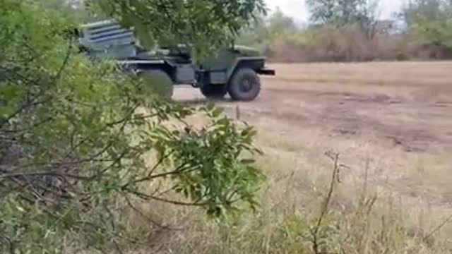 Ukrainian BM-21 GRAD firing at Russian positions