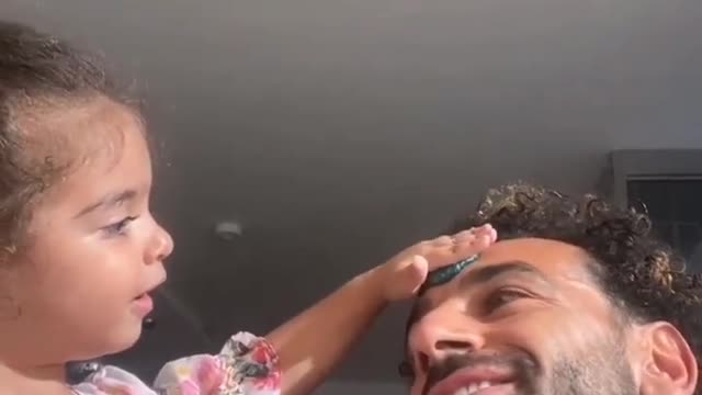 Mo. Salah playing with his daughter ❤❤❤