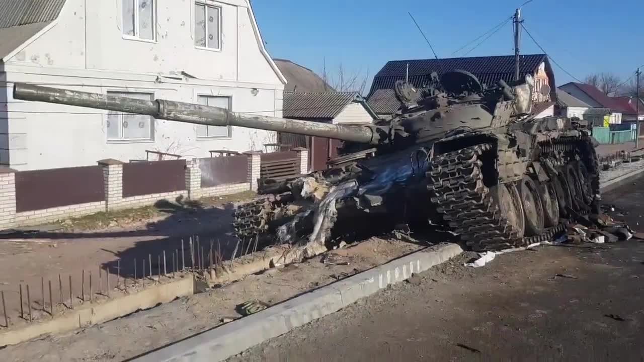 #Ukraine: A Russian T-72B tank, which was destroyed by the Ukrainian army.