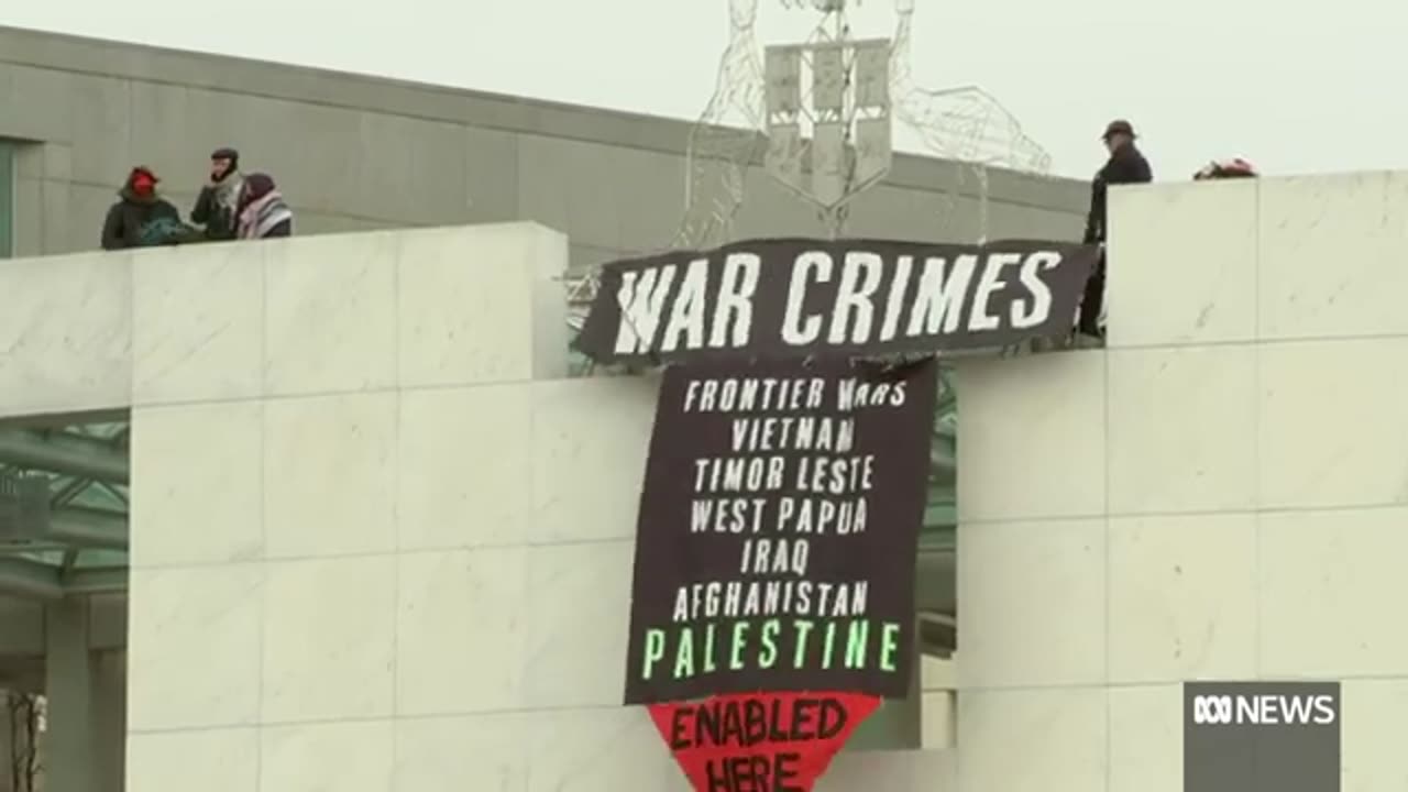 Pro-Palestinian activists scale roof of Parliament House and unfurl banners _ AB