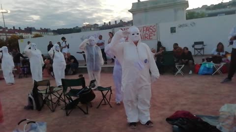 Les masques Blancs Lyon Pique nique Bellecour bande son FDO 25 Août