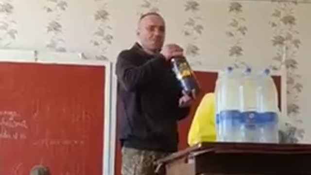 Zábava Ukrajinské armády ve školách a školkách ve Slavjansku