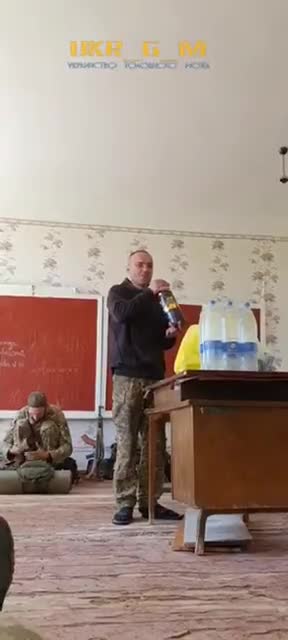 Zábava Ukrajinské armády ve školách a školkách ve Slavjansku