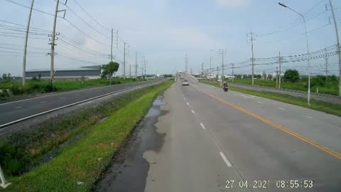 Van Challenges Truck for Lane and Loses