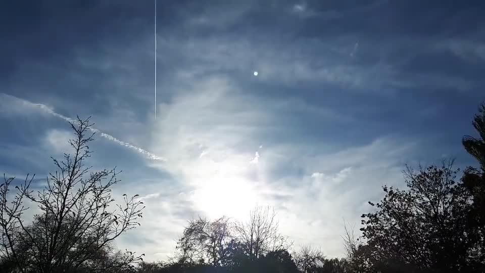 Himmel in Berlin am 20.10.2022 um 15:45 Uhr