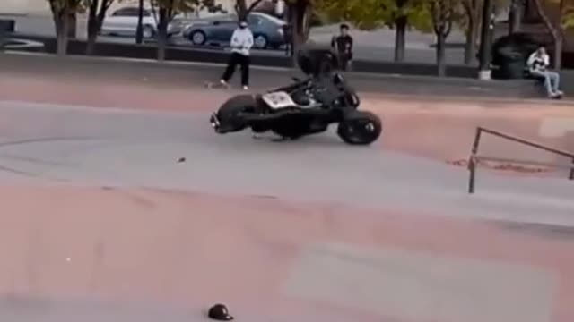 It breaks all over and doesn't let go of the toy