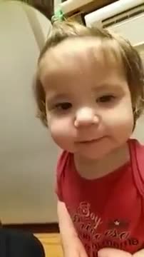 Beba tiene escalofríos cuando se ve a sí misma en cámara