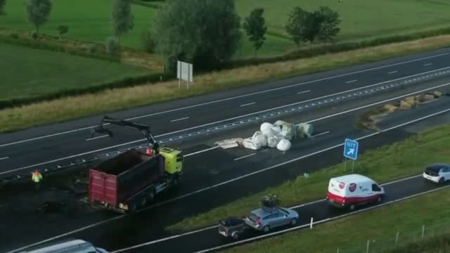 Dutch Farmers Cause Headache for the Government Using Any Means Possible
