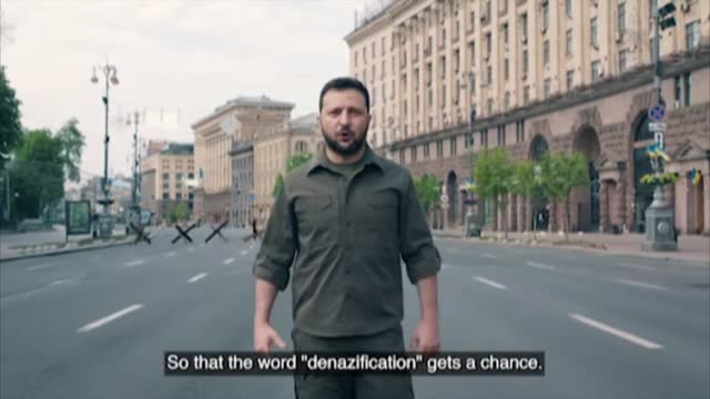 Zelensky recording the march from Khreshchatyk at the Day of victory over Nazism