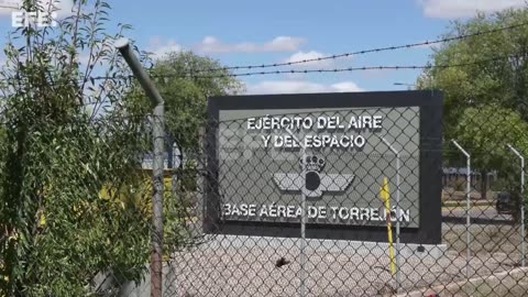 Expectación en Torrejón ante la llegada de Edmundo González a España