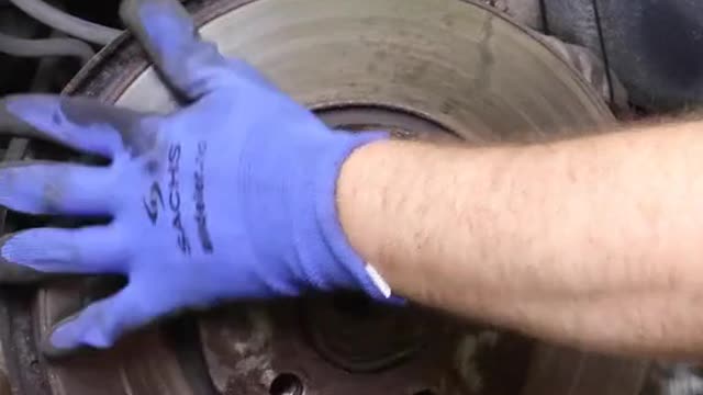 Auto brake disc fittings removal