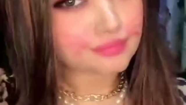 live show came cat and goo indisn Queen