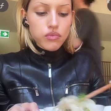 Gabbriette eats at Japanese restaurant during surprise Sydney visit